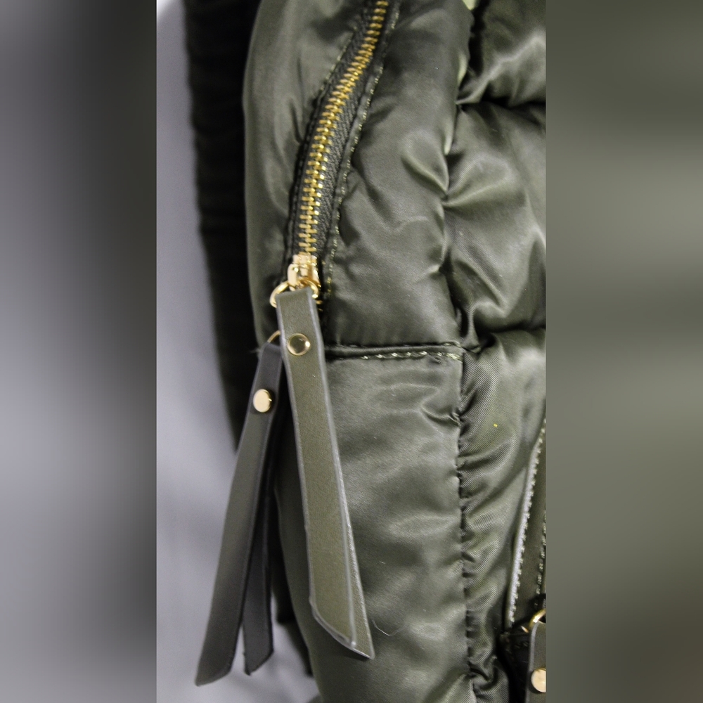 Urban Fit backpack, quilted design, great for small computers. EUC! - Picture 11 of 15